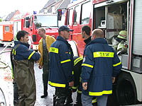 Foto: Thomas Krimm Schleswiger Helfer pumpen zusammen mit der Feuerwehr