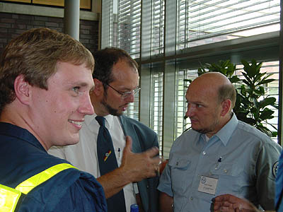 Foto: Thomas Krimm / FKom-Leiter Falk Friese im Gesprch mit THW-Prsident Dr. Thiel und Landesbeauftragtem Ralph Dunger