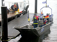 Foto: Claus Dpper/ Ponton des Kieler OV bei Rettungsbereitschaft mit ASB an der Kiellinie
