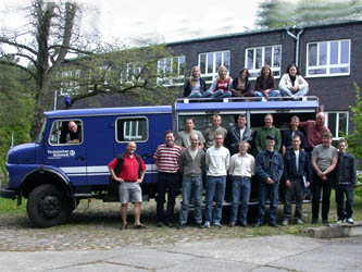 Gruppenfoto mit GKW vor Europischen Akademie Waren / Foto Claus Dpper